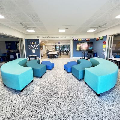 Grandstand Ottoman Quarter Setting